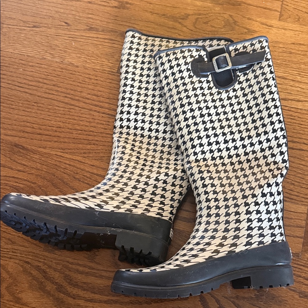 Sperry Black and White Houndstooth Rain Boots